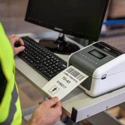 Brother TD-4550DNWB imprimante pour étiquettes Thermique directe 300 x 300 DPI 152 mm/sec Avec fil &sans fil Ethernet/LAN Wifi Bluetooth
