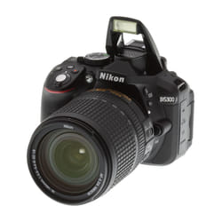Nikon D5300 + AF-S DX NIKKOR 18-140mm VR Kit d'appareil-photo SLR 24,2 MP CMOS 6000 x 4000 pixels Noir