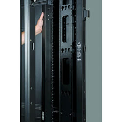 Tripp Lite Armoire rack pour serveur de profondeur standard SmartRack 42U avec portes et panneaux latéraux