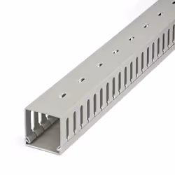 StarTech.com Chemin de Câbles PVC avec Couvercle - 50mm W x 50mm H - Longueur 2m - Slots Parallels 8mm, Goulotte Cache Câble Murale Câble Réseau PVC, max. 20 câbles, Homologué UL