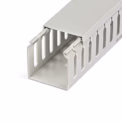 StarTech.com Chemin de Câbles PVC avec Couvercle - 50mm W x 50mm H - Longueur 2m - Slots Parallels 8mm, Goulotte Cache Câble Murale Câble Réseau PVC, max. 20 câbles, Homologué UL