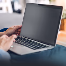StarTech.com Écran de Confidentialité pour Surface Laptop / Surface Book 13,5 pouces - Filtre Anti Reflets avec 51% de Réduction de Lumière Bleue, Protection d'Écran avec Angle de Vision de +/- 30 Degrés - Vue supplémentaire 7