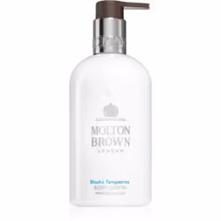 Le lait corporel Molton Brown Blissful Templetree offre à votre peau l’hydratation nécessaire et la rend très soyeuse.