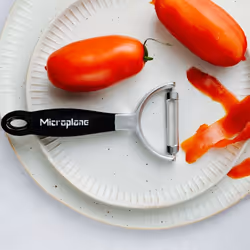 Microplane 48082 Éplucheur Fruits Eplucheur en Y Noir, Acier inoxydable