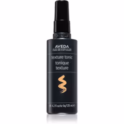Le spray effet plage Aveda Texture Tonic donne à vos cheveux un aspect légèrement ondulé comme au retour de la plage.