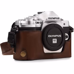 Étui en Cuir - MEGAGEAR - Olympus OM-D E-M10 Mark II - Protection Robuste - Design Unique - Marron