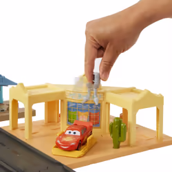 Disney Pixar Cars Disney · Pixar – Coffret Cars On The Road Visite à Radiator Springs