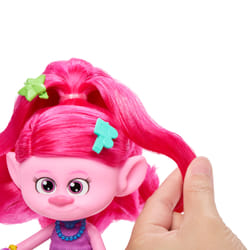 Mattel DreamWorks – Les Trolls 3 – Strass et Paillettes – Poupée Reine Poppy