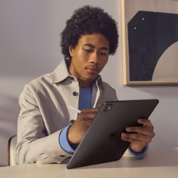 Apple iPad Pro Apple M 11" 8Go 512Go Wi-Fi 6E 5G Argent - Vue supplémentaire 4