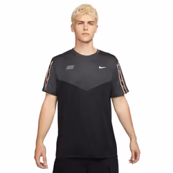 T-shirt Nike Tshr Nsw Repeat Sw Pk Tee (black) noir homme