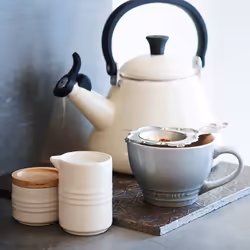 Le Creuset Kone bouilloire 1,6 L Beige, Rose