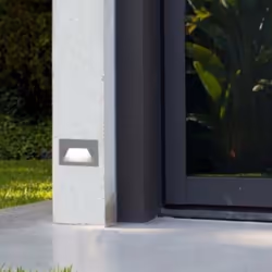 La Balise LED saillie 3W 220V 120° Blanche IP44 pour Escalier dispose d'un design élégant et moderne qui vous permettront d'h ...