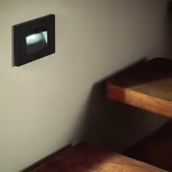 La Balise LED saillie 3W 220V 120° Noire IP44 pour Escalier est idéale pour éclairer vos espaces intérieurs et extérieurs pro ...