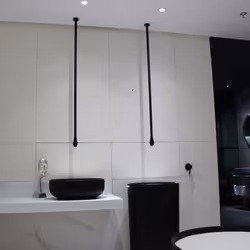 Plafonnier pour vasques à poser ou vasques au sol DROP 135 avec mitigeur monocommande Un robinet de plafond est un style inno ...