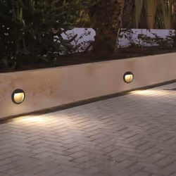 La Balise LED en Saillie Ronde 2W 220V 55° IP65 pour Escaliers est un éclairage d'appoint parfait pour éclairer subtilement d ...