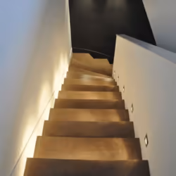 Description générale La Balise LED en Saillie Carrée 2W 220V 55° Grise IP65 pour Escaliers est un éclairage d'appoint idéal p ...