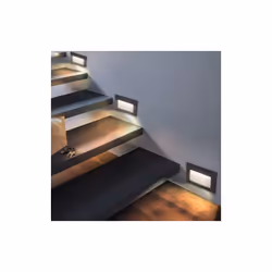 La Balise LED en Saillie Rectangle 3W 220V 65° Grise IP65 pour Escaliers est l'éclairage d'appoint parfait pour baliser des p ...