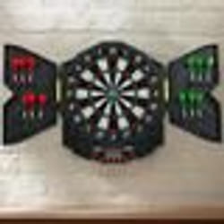 COSTWAY Cible Jeu de Fléchettes Electronique Dartboard avec 27 Mode de Jeux et 216 Variations 4 Écrans LED pour 1-8 Joueurs