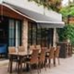 COSTWAY Auvent Rétractable Manuel 245x200CM Angle Ajustable 40°-100° sans Perçage en Métal et Tissu pour Fenêtre/Balcon/Jardin Gris