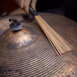 Vic Firth Remix Brush - Birch Bois Baguettes balais