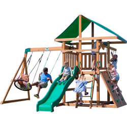 L’aire de jeux Grayson Peak avec balançoires, toboggan et mur d'escalade de Backyard Discovery est l'aire de jeux en bois idé ...