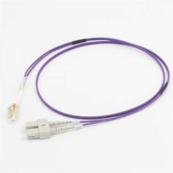 C2G 10 M CORDON DE RACCORDEMENT FIBRE OPTIQUE LC/SC OM4 LSZH - VIOLET