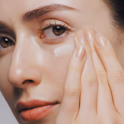 Future Solution Lx crème régénérante contour des yeux et des lèvres 17 ml - Vue supplémentaire 2