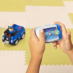 PAW Patrol La Pat' Patrouille - - Voiture RC Chase - Voiture télécommandée avec Télécommande Adaptée Aux Petites Mains - Voiture Pat' Patrouille - Jouet Enfant 3 Ans et +