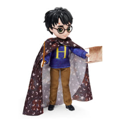 Wizarding World HARRY POTTER - COFFRET POUPÉE 20 CM + ACCESSOIRES HARRY POTTER - Poupée figurine Articulée Harry Potter 20 cm - Cape D'Invisibilité, 2 Tenues & 5 Accessoires - Jouet Enfant 6 ans et +