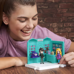 Wizarding World Harry Potter, Magical Minis, Boutique de bonbons Honeydukes avec 2 figurines exclusives et 5 accessoires, jouets pour enfants à partir de 6 ans