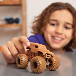 Monster Jam - VÉHICULE MUDDERS DIE CAST 1:64 - 1 Véhicule Authentique Monster Truck Show À Collectionner Echelle 1:64 - À Découvrir Avec L'Eau - Jouet Enfant 3 Ans et + - Modèle Aléatoire