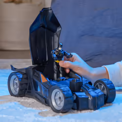 DC Comics BATMAN - Batmobile RC 1:20 + Figurine Batman 10 cm - Voiture Télécommandée Echelle 1:20 - Technologie 2,4 Ghz - Pilotage Facile - Compatible Avec Figurines 10 cm - Jouet Enfant 4 Ans et + - Vue supplémentaire 7