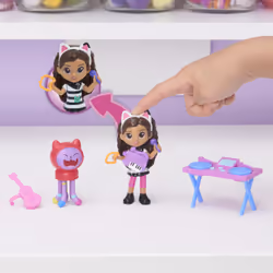 Gabby's Dollhouse Gabby et la Maison Magique - - PACK 2 FIGURINES ET ACCESSOIRES - Coffret Karaoké - Gabby, 1 Figurine Chat Et Accessoires - Dessin Animé Gabby Chat - Jouet Enfant 3 Ans et + - Vue supplémentaire 5