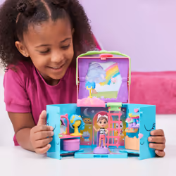 Gabby's Dollhouse , Coffret de jeu transportable Dressing arc-en-ciel avec poupée Gabby, jouets surprises et accessoires pour séance photo, jouets pour enfants à partir de 3 ans