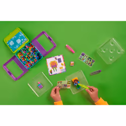 Spin Master Pixobitz - STUDIO PIXEL ART 2D/3D Avec 500 Bitz + Personnages + Skates - Assemble Tes Bitz, Solidifie-Les Avec De l'Eau Et Expose Ta Création Chez Toi - Loisir Créatif - Jeu De Construction 6 Ans +