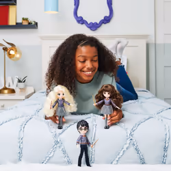 Wizarding World Harry Potter - - POUPÉE 20 CM HERMIONE GRANGER - Poupée figurine Articulée 20 cm Avec Baguette Magique et Uniforme de Poudlard - Jouet Harry Potter - Jouet Enfant 5 ans et + - Vue supplémentaire 8