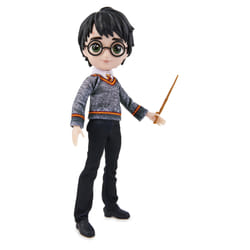 Wizarding World POUPÉE 20 CM HARRY POTTER - Poupée figurine Articulée Harry Potter 20 cm - Avec Baguette Magique et Tenue Uniforme Poudlard à collectionner - 6061836 - Jouet Enfant 5 ans et +