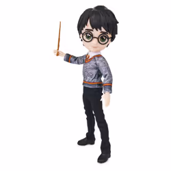 Wizarding World POUPÉE 20 CM HARRY POTTER - Poupée figurine Articulée Harry Potter 20 cm - Avec Baguette Magique et Tenue Uniforme Poudlard à collectionner - 6061836 - Jouet Enfant 5 ans et +
