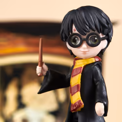 Wizarding World HARRY POTTER - Figurine Harry Potter Articulée 8 cm - Avec Baguette Magique et Tenue Sorcier à Collectionner - Idée Cadeau - Jeu Harry Potter - Jouet Enfant 5 ans et +