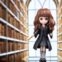 Wizarding World HARRY POTTER - Figurine Hermione Granger Articulée 8 cm - Avec Baguette Magique et Tenue Sorcier à Collectionner - Idée Cadeau - Jeu Harry Potter - Jouet Enfant 5 ans et + - Vue supplémentaire 7