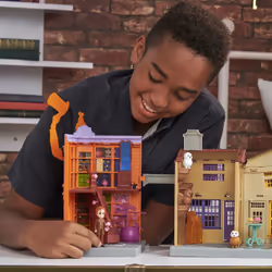 Wizarding World HARRY POTTER - PLAYSET CHEMIN DE TRAVERSE MAGICAL MINIS - Univers De Jeu Magique Avec 2 Figurines Et 21 Accessoires - 3 Décors - Effets Sonores Et Lumineux - Jouet Enfant 6 ans et + - Vue supplémentaire 6