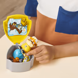 Spin Master PAW Patrol, Big Truck Pups, Figurine articulée Ruben avec drone de sauvetage à clipser, centre de commande et animal, pour les enfants à partir de 3 ans