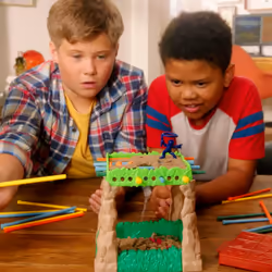 Games AVENTURIERS DES SABLES - Jeu De Société Et D'Action Sensoriel Avec Du Sable Magique Kinetic Sand - Affronte Les Sables Mouvants & Soit Le Dernier Explorateur Encore Debout Pour Gagner - Jeu 4 Ans +