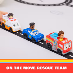 Disney Junior Firebuds, Équipe de secours en route, 3 véhicules en métal moulés : camion de pompier, ambulance et voiture de police, jouets pour filles et garçons à partir de 3 ans
