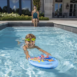 SwimWays Gabby's Dollhouse Learn to Swim Kickboard Multicolore Planche
