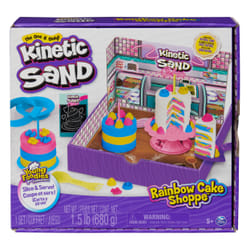 Kinetic Sand , Rainbow Cake Shoppe, 680 g de sable jaune, rose, bleu et blanc parfumé à la vanille, 10 outils et accessoires, jouets sensoriels pour les enfants à partir de 5 ans