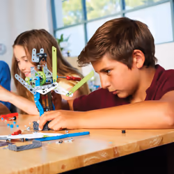 Meccano - KIT D’INVENTIONS - MOTEUR - Coffret Créations Motorisées Avec Moteur, 2 Outils et 1 Perforatrice Maker Tool - Jeu de Construction - 6047099 - Jouet Enfant 10 Ans et +