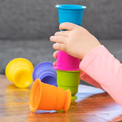 Fat Brain Toy Co. FA183-1 Tasse Couleurs assorties 6 pièce(s) - Vue supplémentaire 11