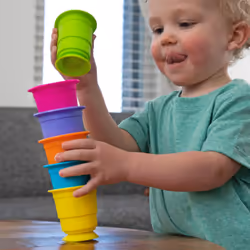 Fat Brain Toy Co. FA183-1 Tasse Couleurs assorties 6 pièce(s) - Vue supplémentaire 12