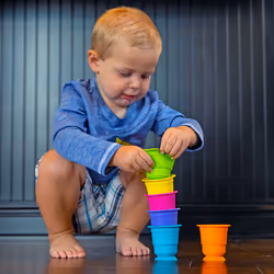 Fat Brain Toy Co. FA183-1 Tasse Couleurs assorties 6 pièce(s) - Vue supplémentaire 14
